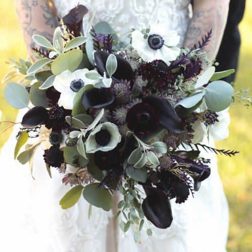 Black and white wedding bouquet